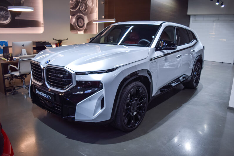 BMW XM 50e lleno
