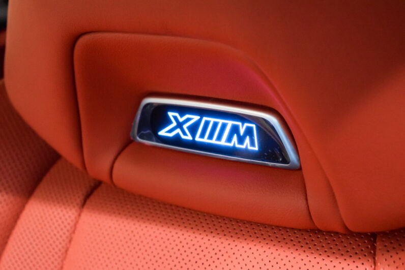 BMW XM 50e lleno