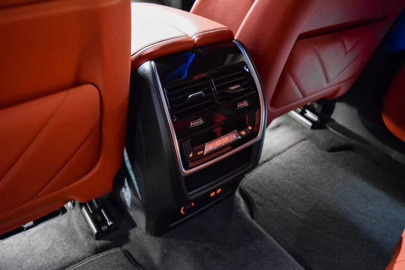 BMW XM 50e lleno