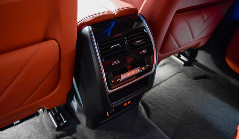 BMW XM 50e lleno