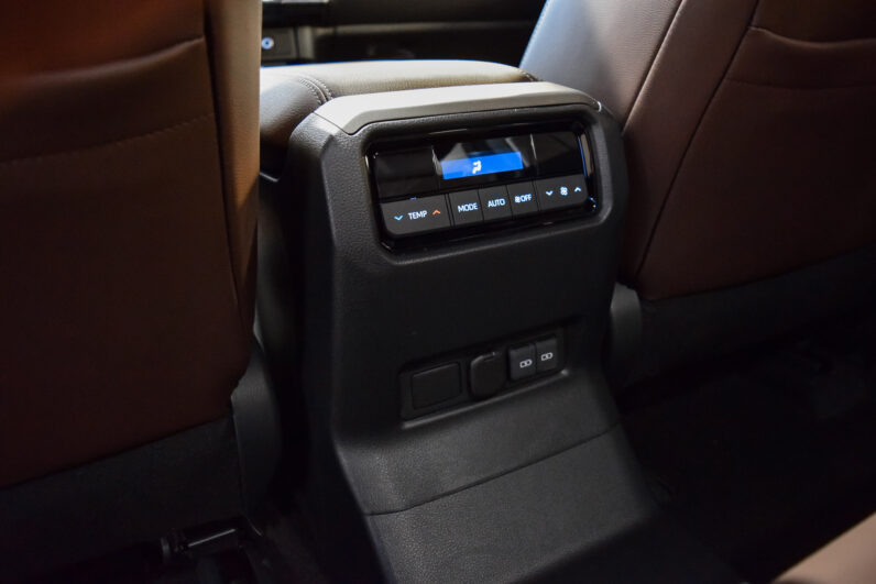 Toyota Land Cruiser VX Hybrid 7P lleno