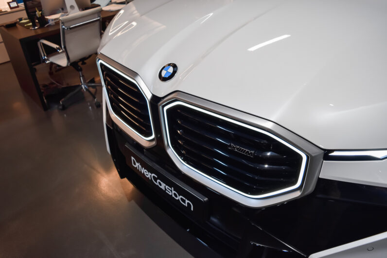 BMW XM 50e lleno