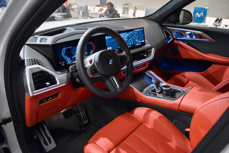 BMW XM 50e lleno