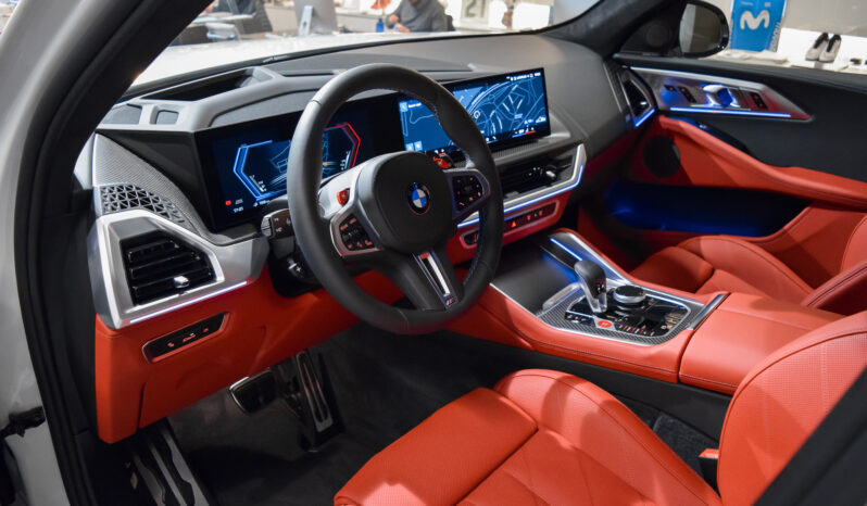 BMW XM 50e lleno