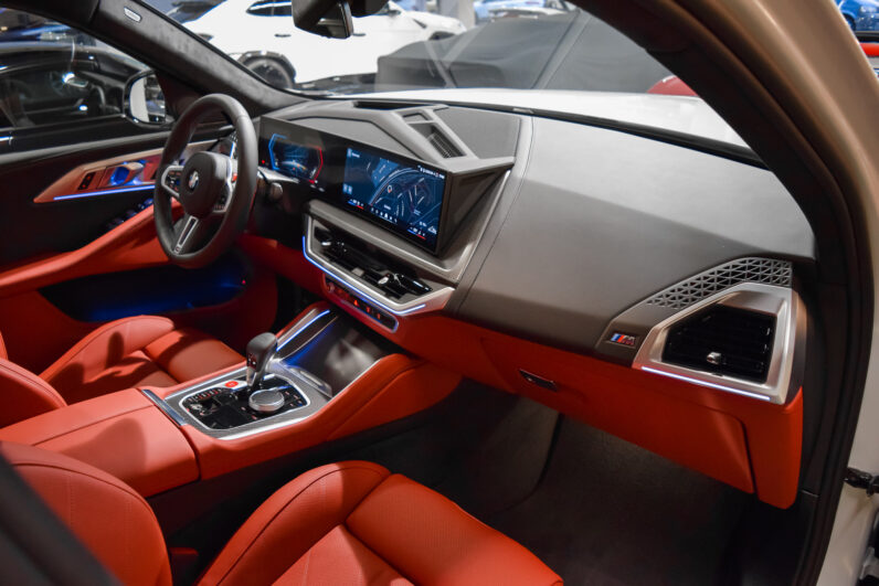 BMW XM 50e lleno