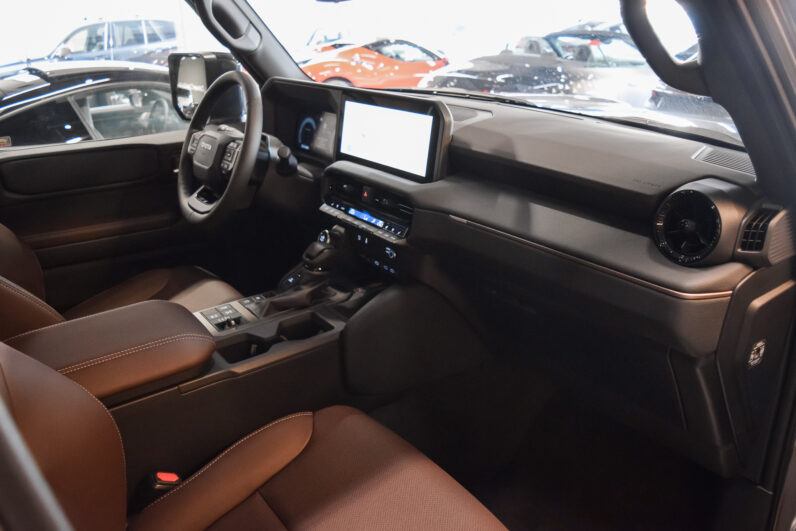 Toyota Land Cruiser VX Hybrid 7P lleno