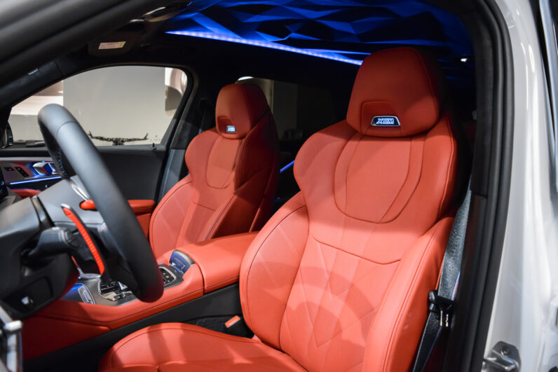 BMW XM 50e lleno