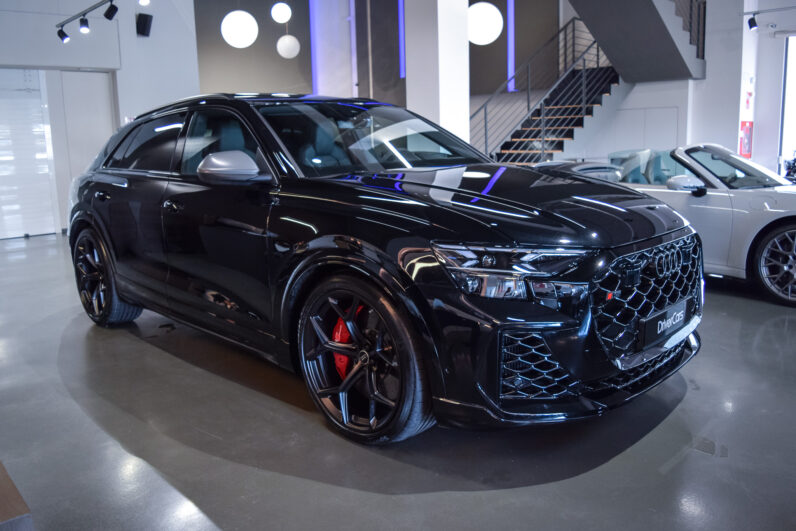 Audi RSQ8 Performance