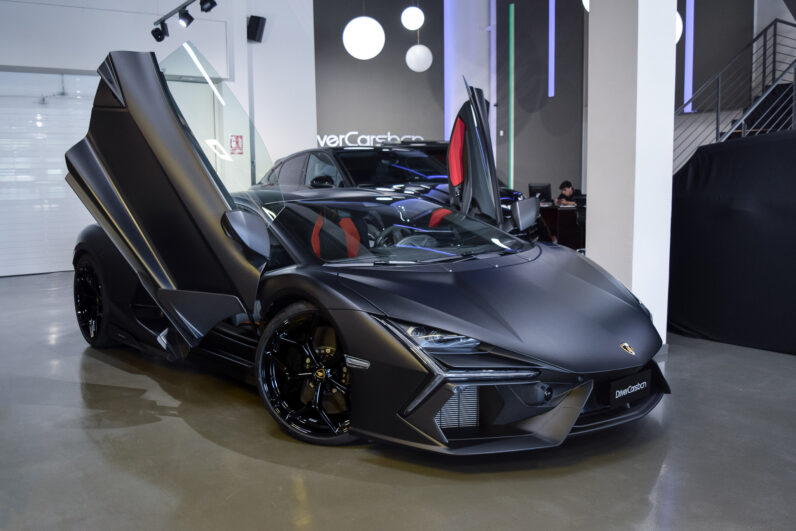 Lamborghini Revuelto