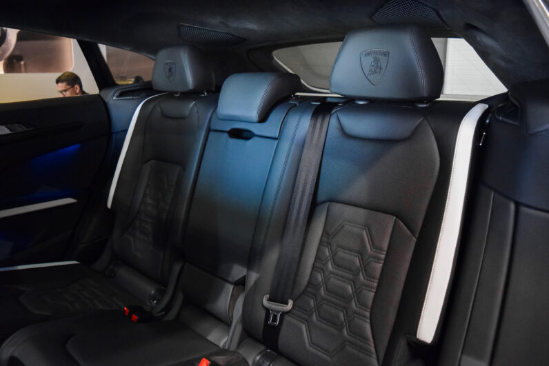 Lamborghini Urus SE lleno