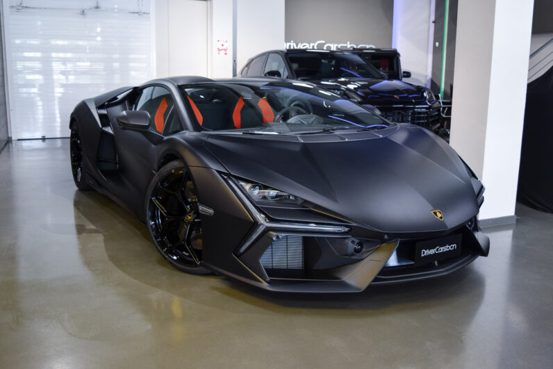 Lamborghini Revuelto lleno