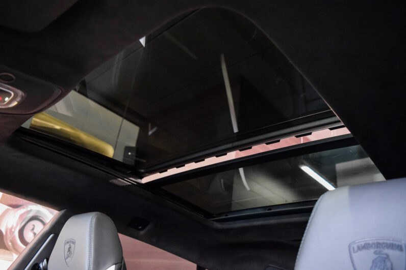 Lamborghini Urus SE lleno