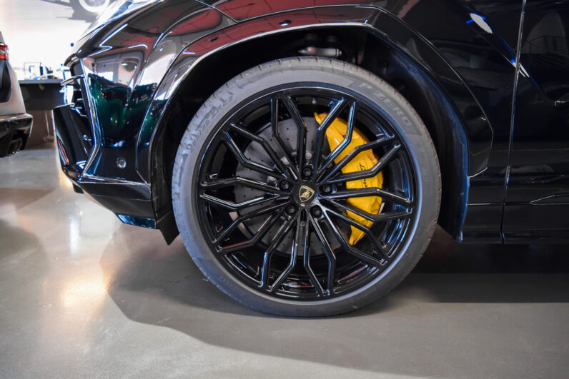 Lamborghini Urus SE lleno