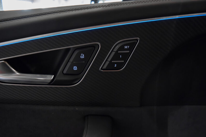 Audi RSQ8 Performance lleno