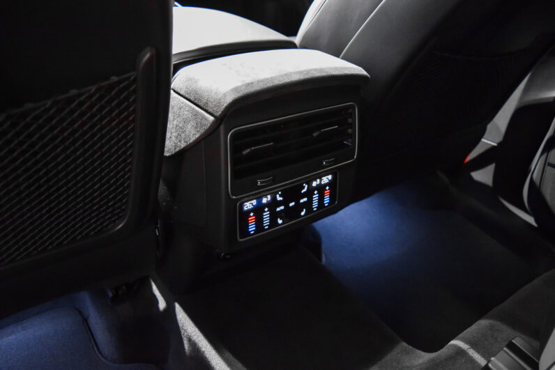Audi RSQ8 Performance lleno