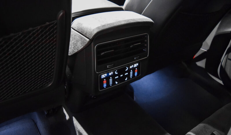 Audi RSQ8 Performance lleno