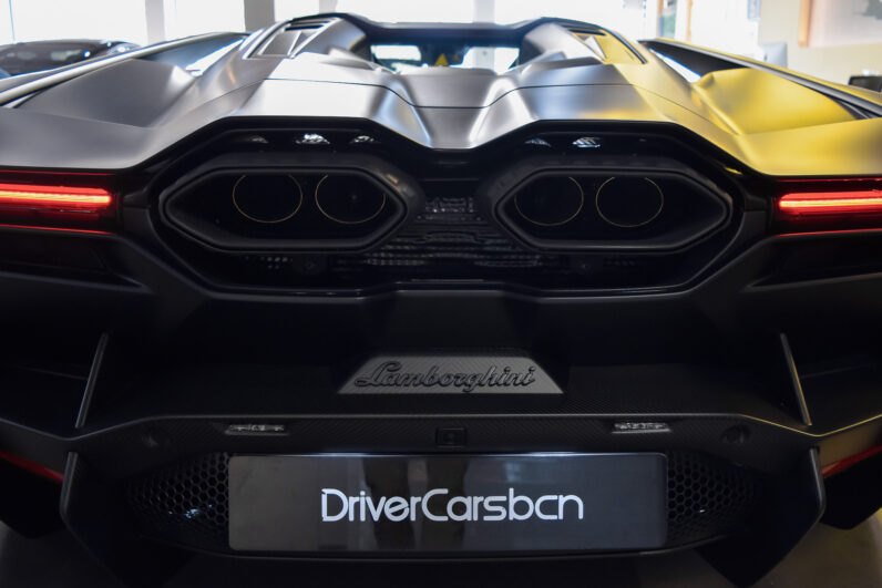 Lamborghini Revuelto lleno