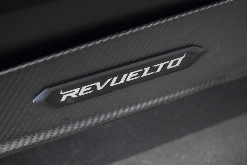 Lamborghini Revuelto lleno