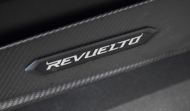 Lamborghini Revuelto lleno