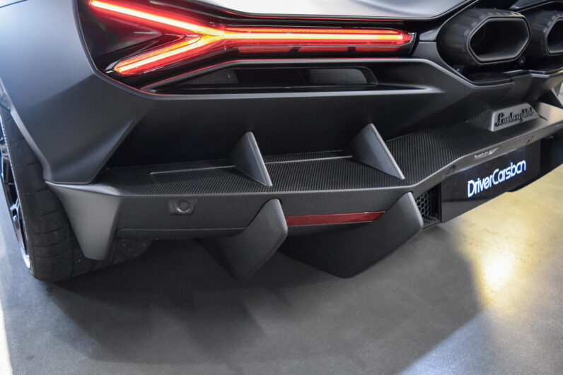 Lamborghini Revuelto lleno