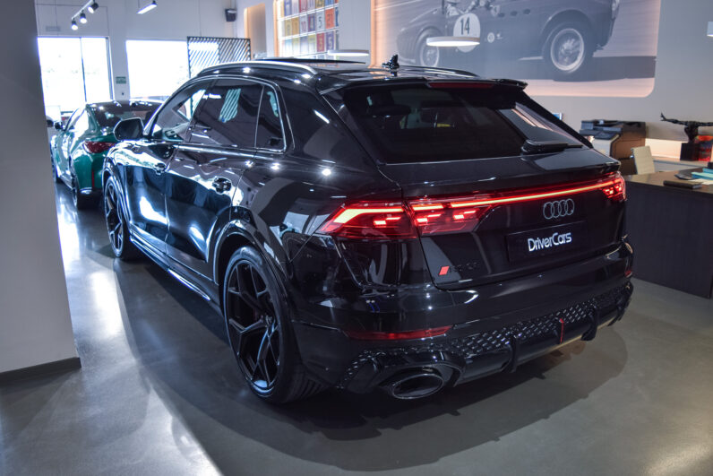 Audi RSQ8 Performance lleno