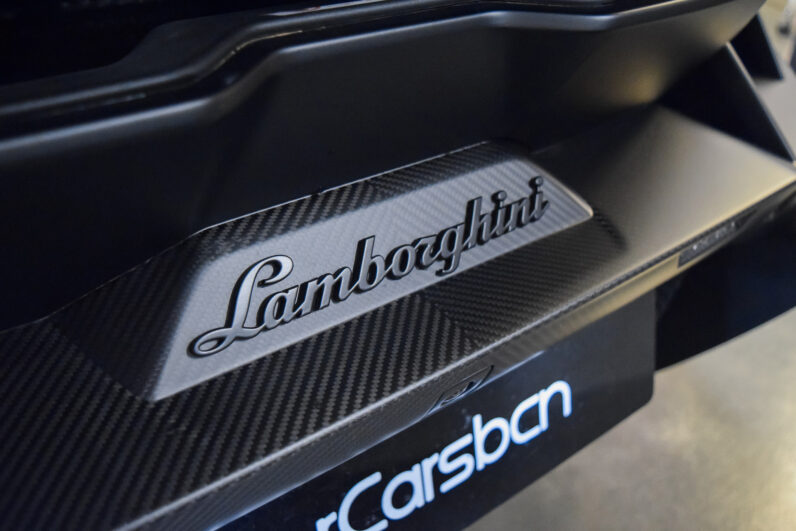 Lamborghini Revuelto lleno