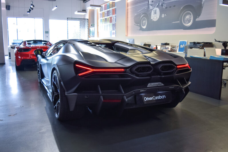 Lamborghini Revuelto lleno