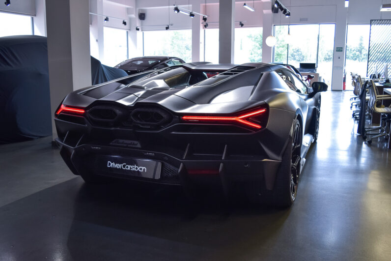 Lamborghini Revuelto lleno
