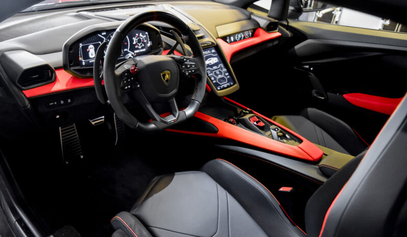 Lamborghini Revuelto lleno