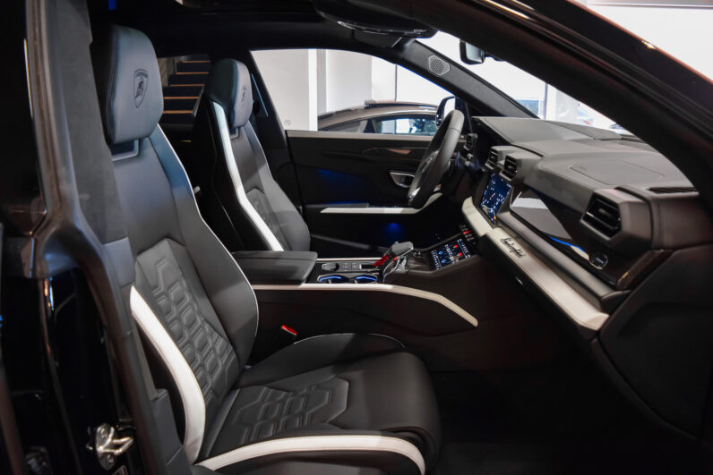 Lamborghini Urus SE lleno