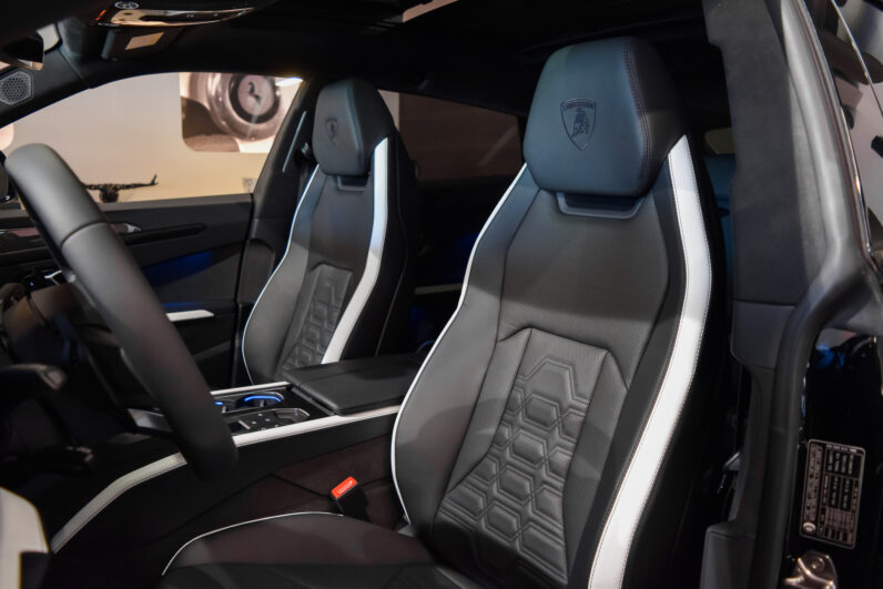 Lamborghini Urus SE lleno