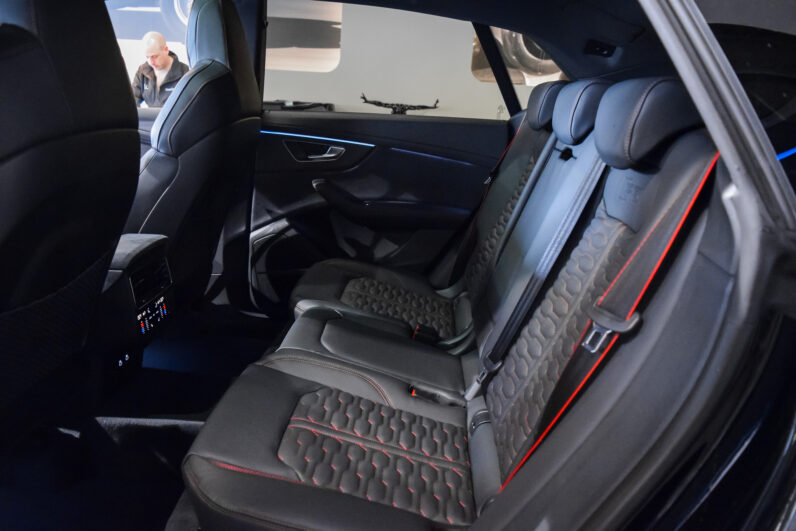 Audi RSQ8 Performance lleno