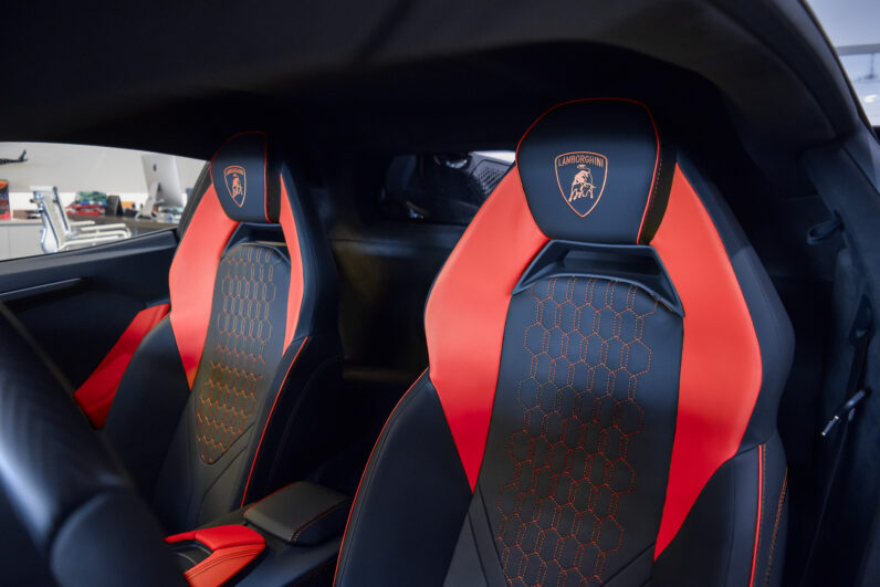 Lamborghini Revuelto lleno