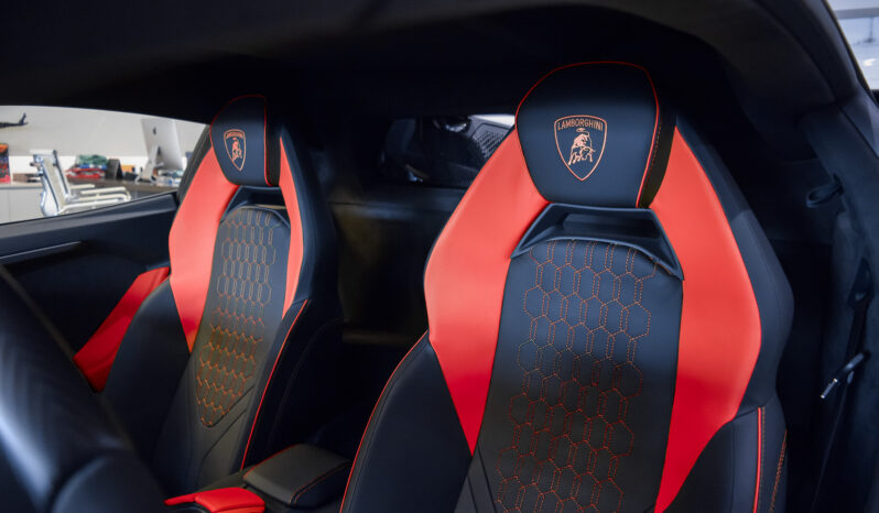 Lamborghini Revuelto lleno