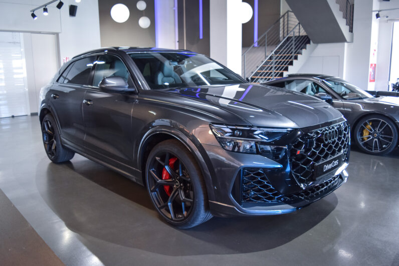 Audi RSQ8 Performance