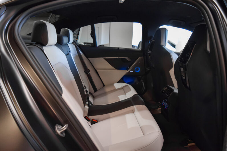 BMW M5 Berlina lleno