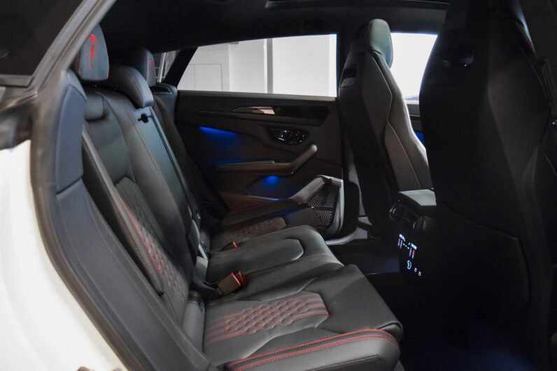 Lamborghini Urus SE lleno