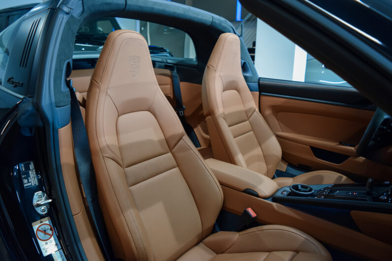 Porsche 911 Targa 4 GTS lleno