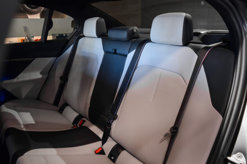 BMW M5 Berlina lleno