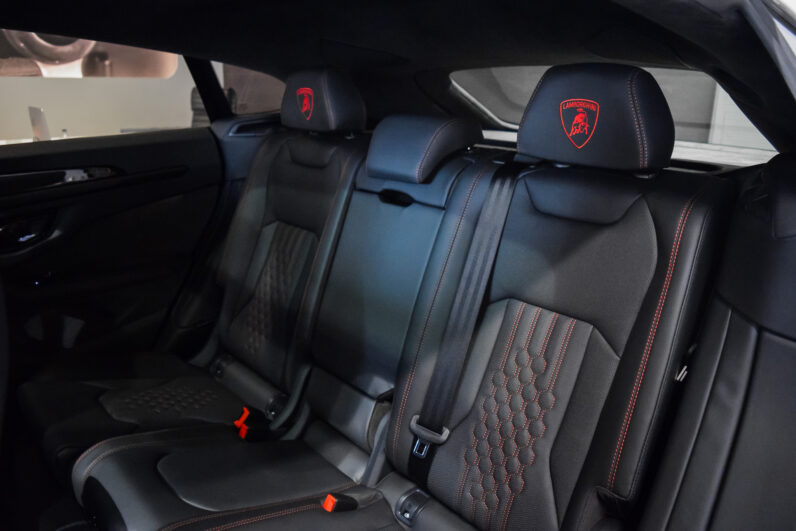 Lamborghini Urus SE lleno
