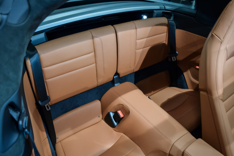 Porsche 911 Targa 4 GTS lleno