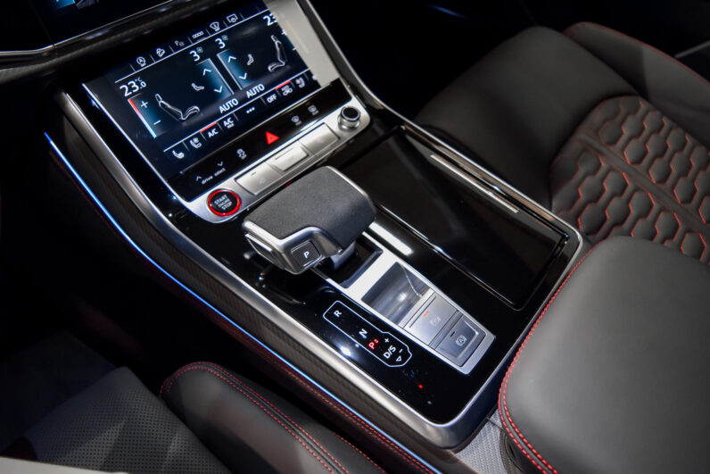 Audi RSQ8 Performance lleno