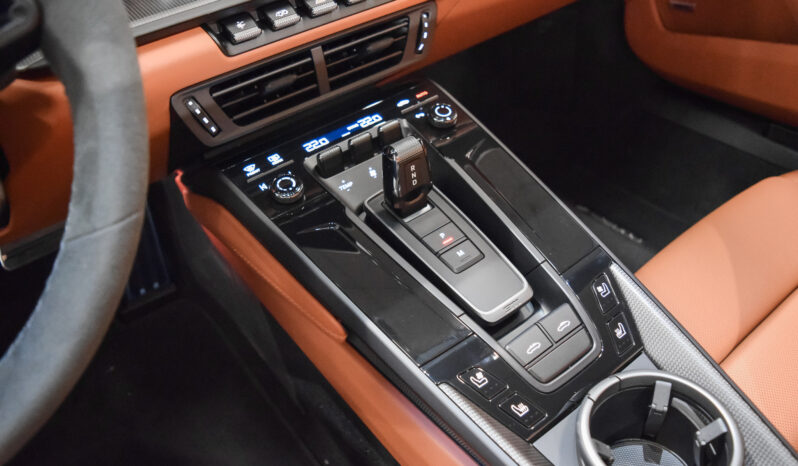 Porsche 911 Targa 4 GTS lleno