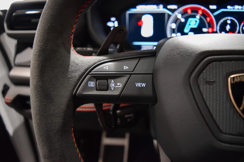 Lamborghini Urus SE lleno