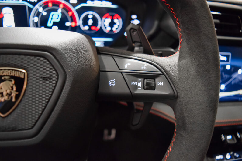 Lamborghini Urus SE lleno