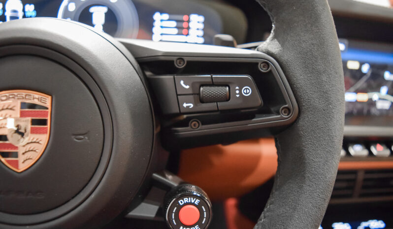 Porsche 911 Targa 4 GTS lleno