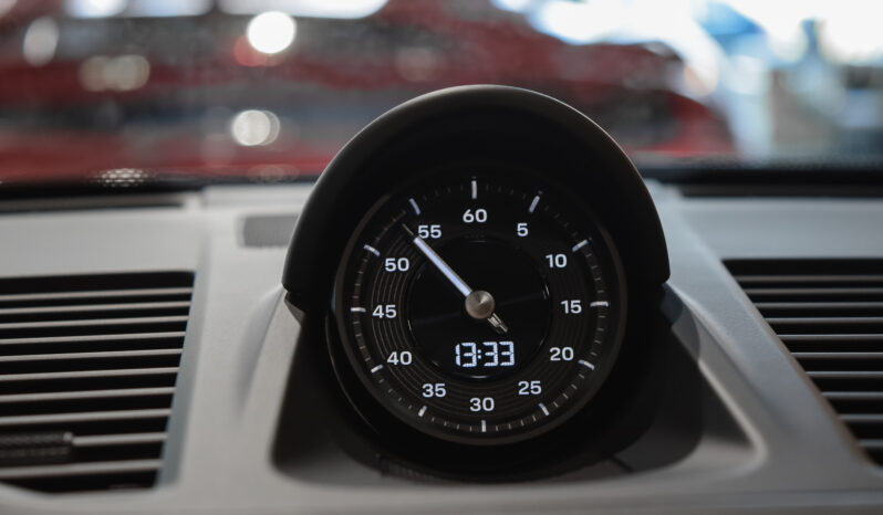 Porsche 911 Targa 4 GTS lleno