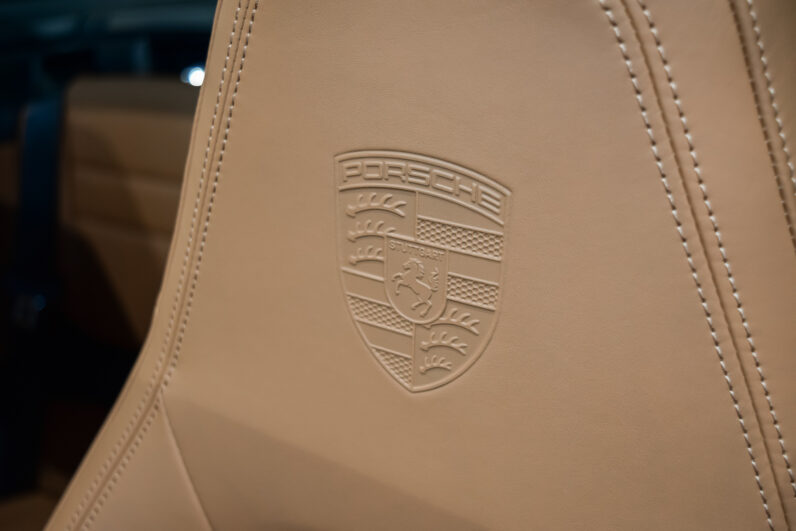 Porsche 911 Targa 4 GTS lleno