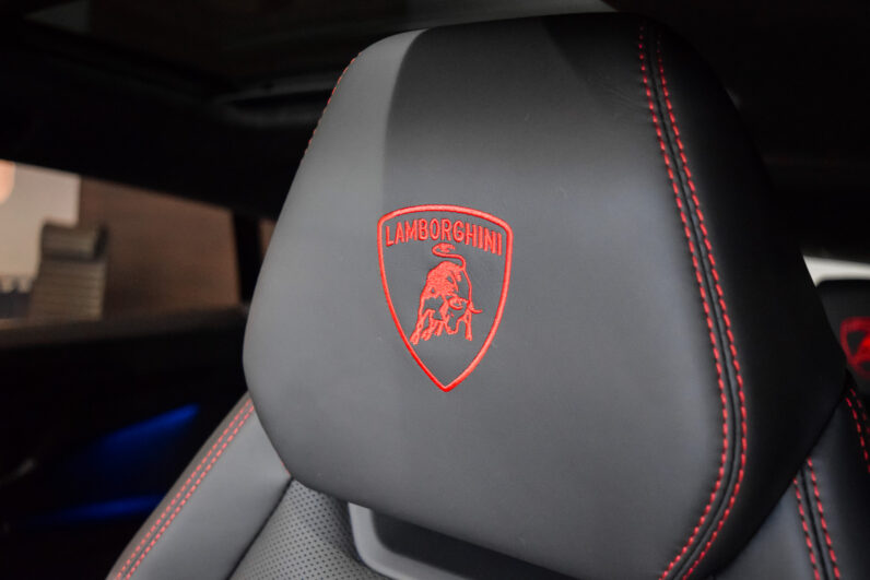 Lamborghini Urus SE lleno