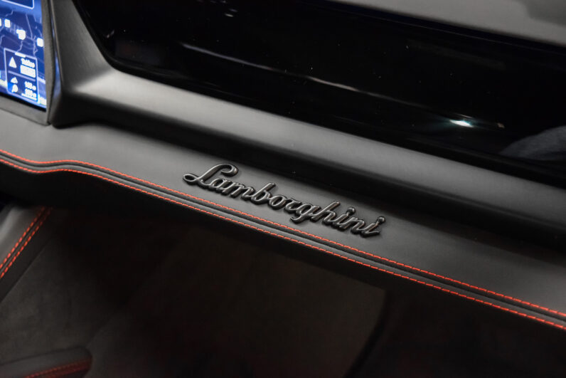 Lamborghini Urus SE lleno